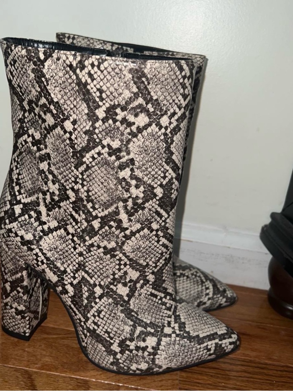 Snake Print Pointed Toe Women's Boot - Black & Cream